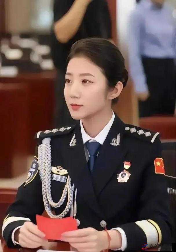 张警官 9 分 10 秒头撞玻璃：令人震惊的突发事件真相待解