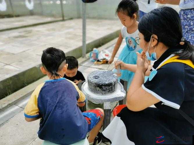 新奇体验：以独特方式坐在身上磨豆浆的奇妙之旅