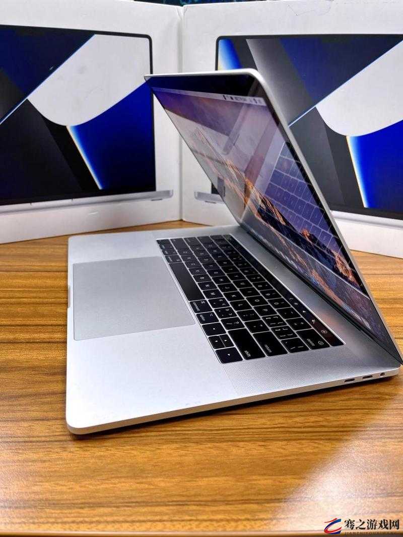 18 岁的 MacBook Pro 高清功能强劲助力学习与创作