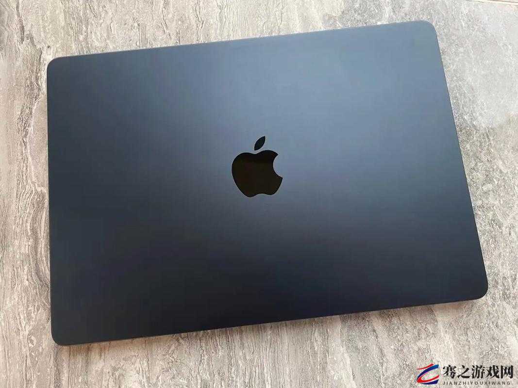 午夜色 MacBook 尽显低调奢华魅力